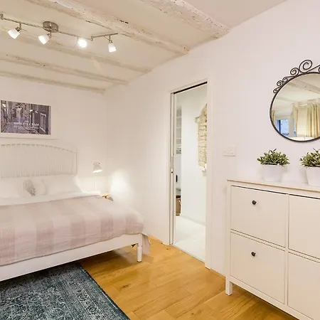Apartment Porpor In Old Town By Irundo